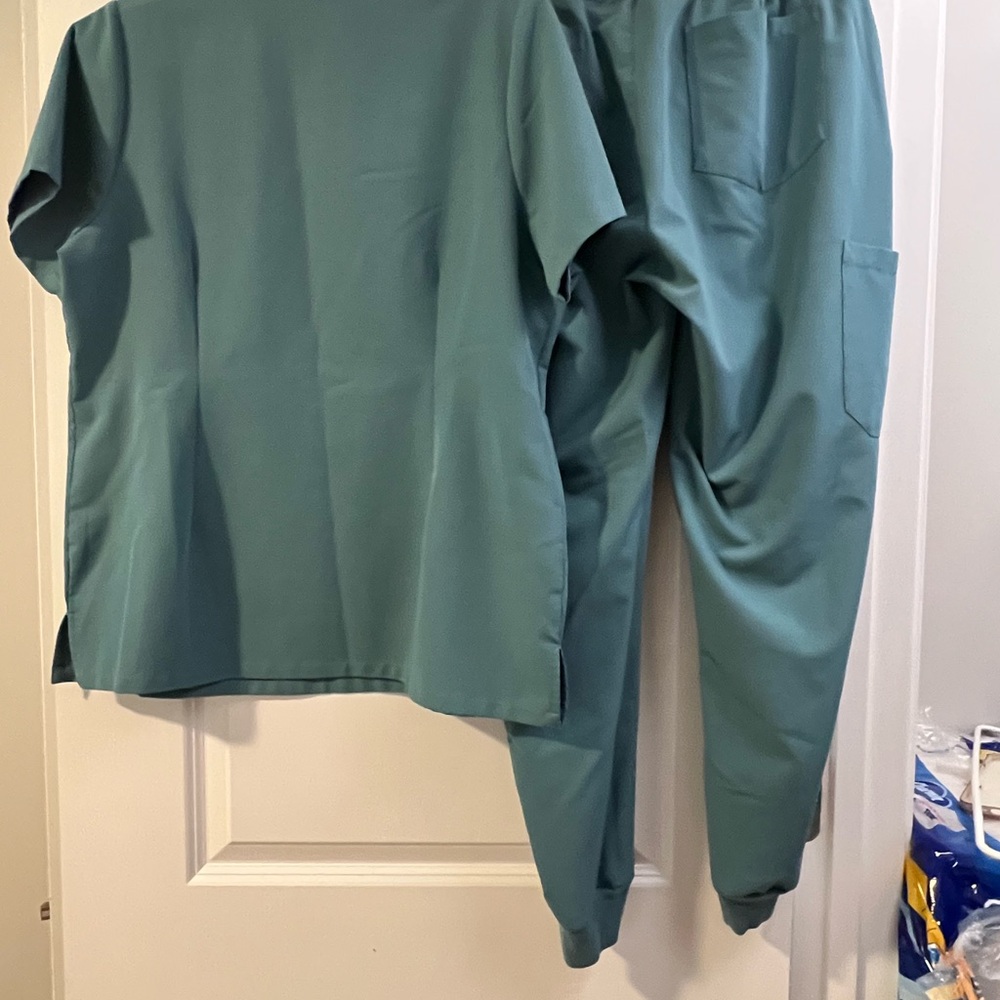 Women’s Mandala L Seafoam Green Scrub Set One Pocket Top and Jogger Bottoms - Picture 2 of 5